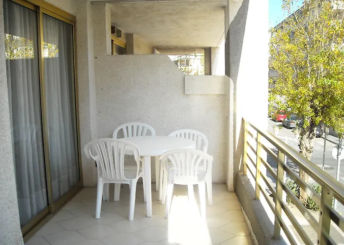 Ona Aparthotel 3*